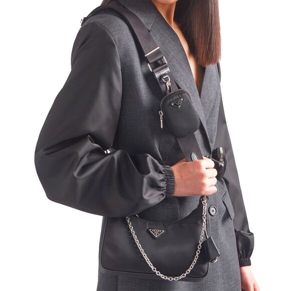 💲2️⃣1️⃣0️⃣0️⃣ PRADA Black Nylon Re-Edition 2005 Shoulder Bag - Picture 1 of 6